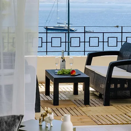 Varkiza Sea Front Apartment *